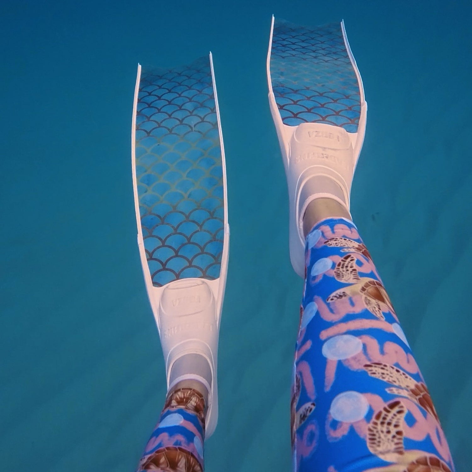 Diving fins with sea turtle dive leggings underwater 